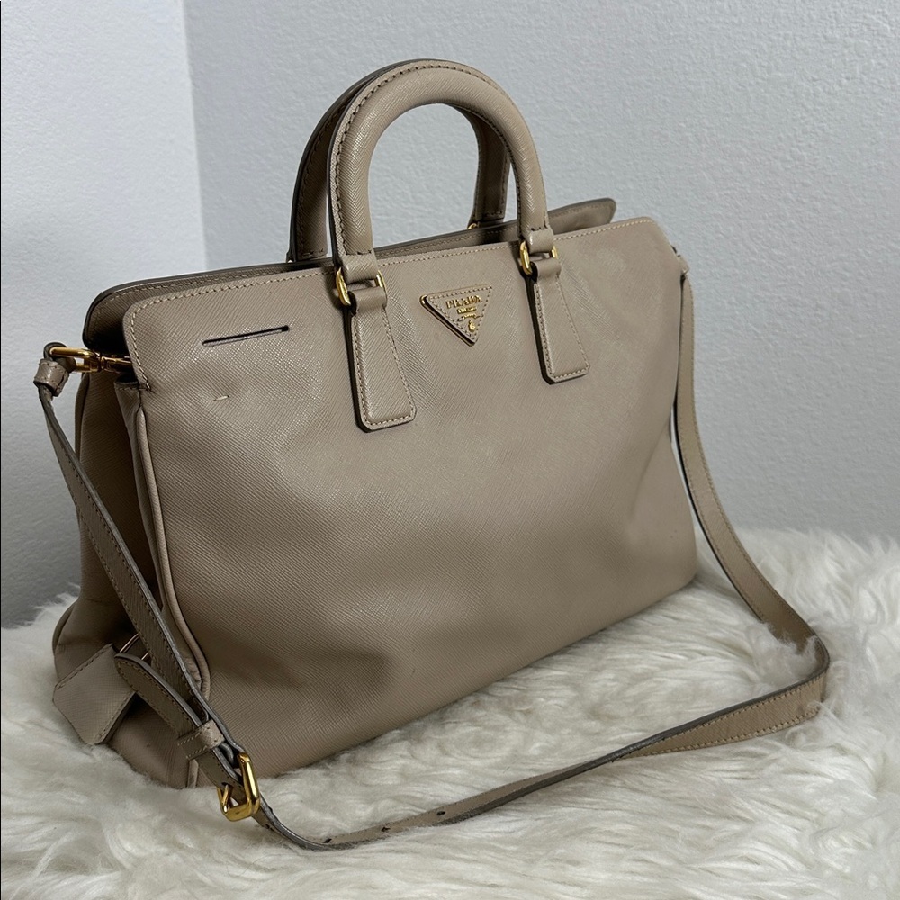 💯Authentic Prada tote Beige Leather bag🍀 - Picture 5 of 17